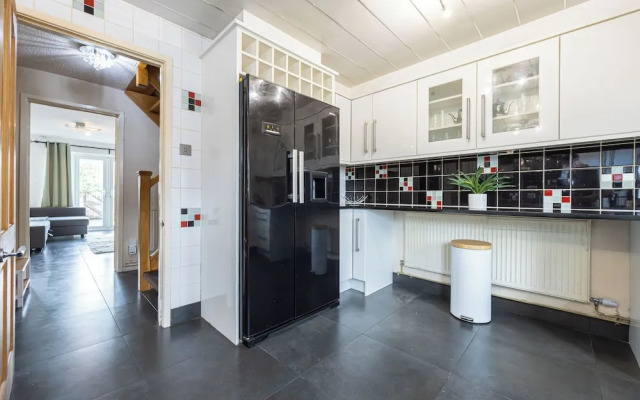 Relaxing 4BR Near City Centre