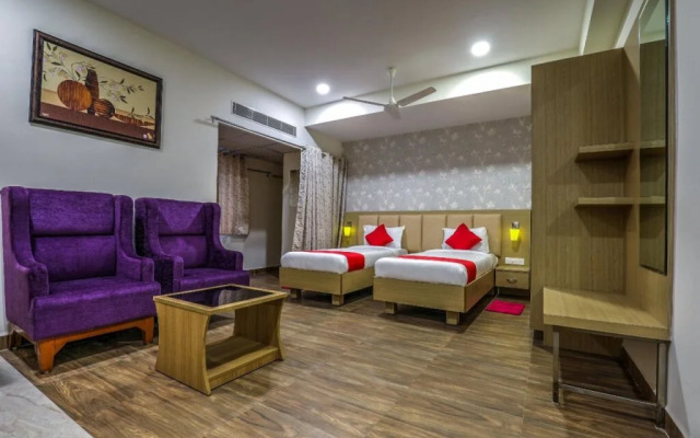 Rain Tr33 Hotel by OYO Rooms