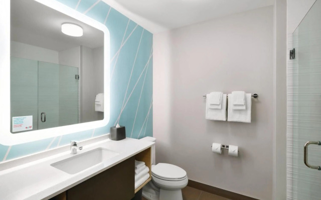 Avid Hotels Orlando International Airport by IHG