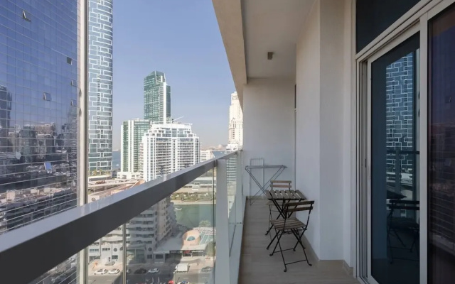Bright 1BR sea view and balcony