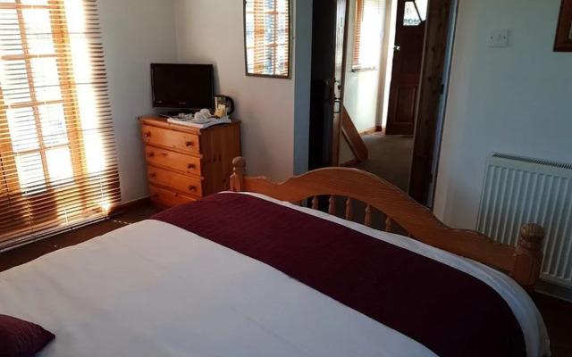 The Horseshoe and Castle