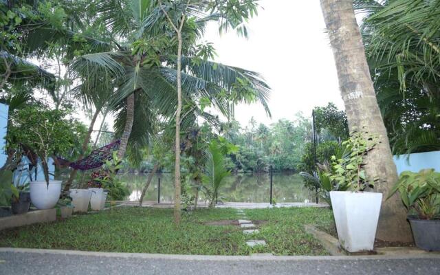 R 1 River Villa