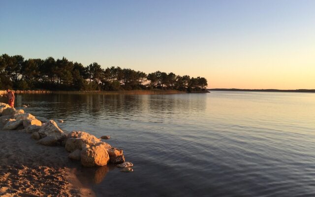 House With 4 Bedrooms in Hourtin, With Enclosed Garden