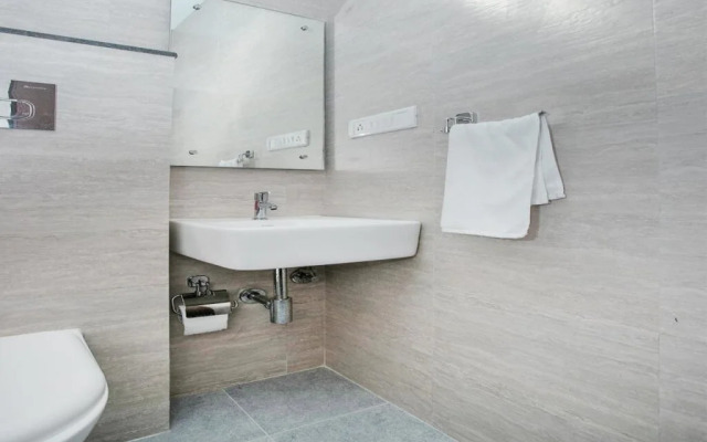 Maple Tree By OYO Rooms