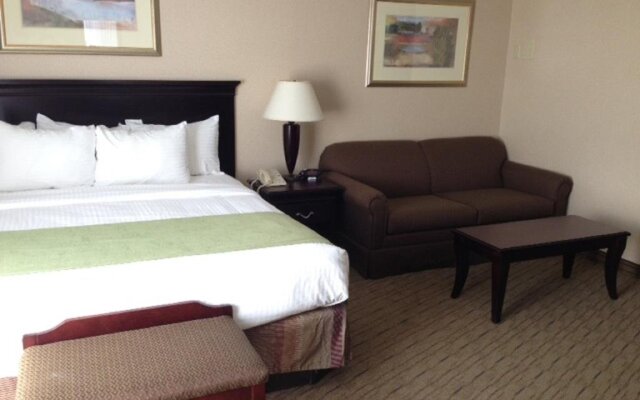 The Plaza Hotel & Suites