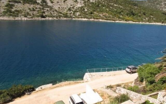 Ljubi - 20 m From Beach - A2 Crveni