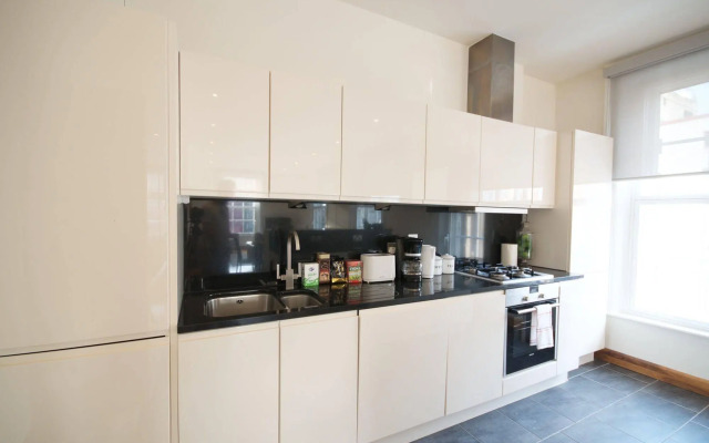 Fleet Street Apartment