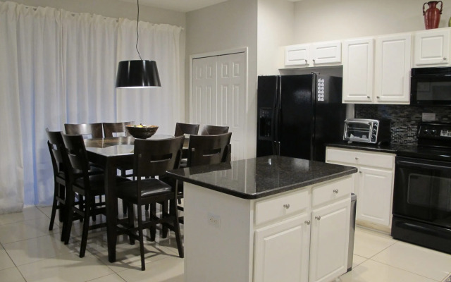 Lake Berkley 7BR Pool Home LB988