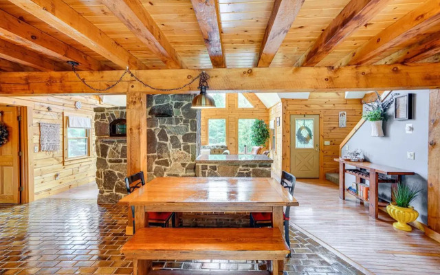 Spacious Wilmington Cabin: Walk to Lake