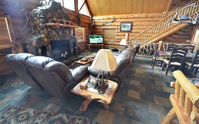 High Lonesome - Three Bedroom Cabin