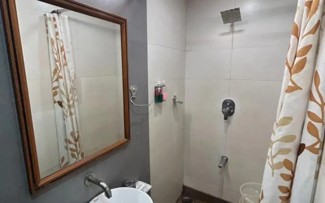 The Excellency by OYO Rooms