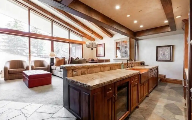 Village Center 5h 3 Bedroom Condo