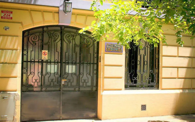Caseron Porteno