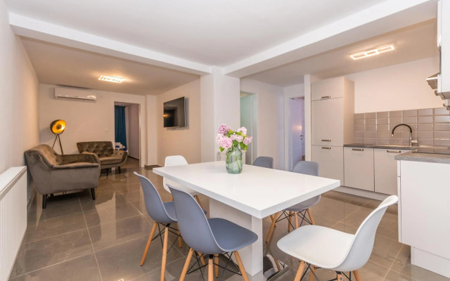 Apartment Jakov with pool