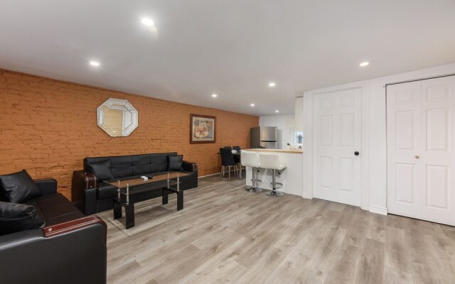3 Bedroom Loft in Downtown Free parking