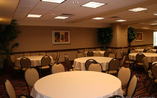 Holiday Inn Express Chehalis-Centralia by IHG