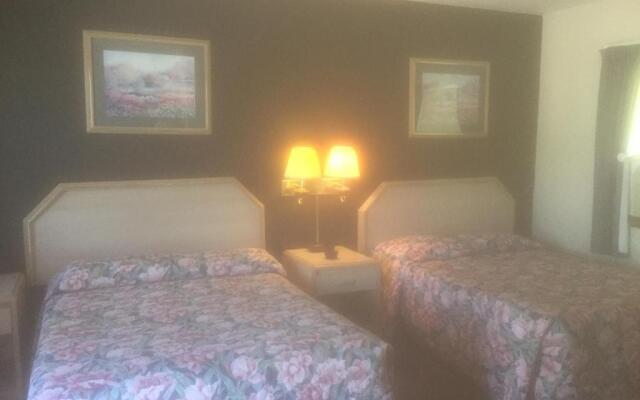 Twin Pine Motel