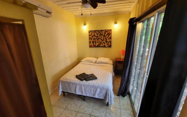 Roatan Backpackers' Hostel