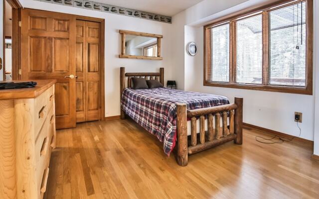 Pickerel Point Executive - 5 Br Home