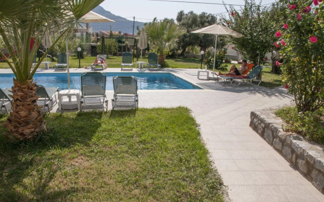 Manolis Apartments