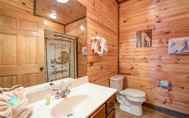 Standing Bear Lodge - Five Bedroom Cabin