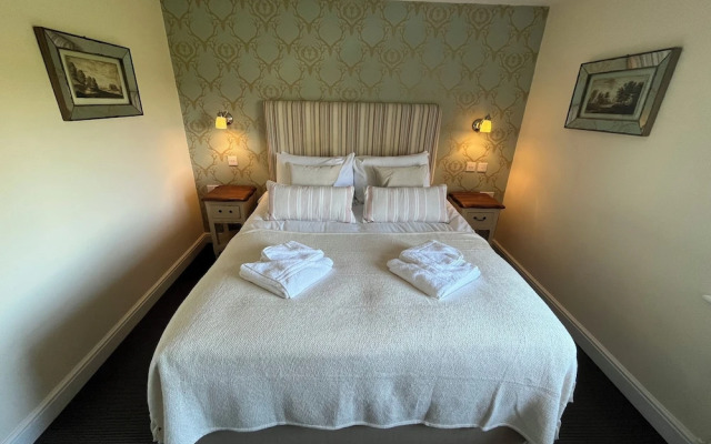 The Olde Coach House Inn