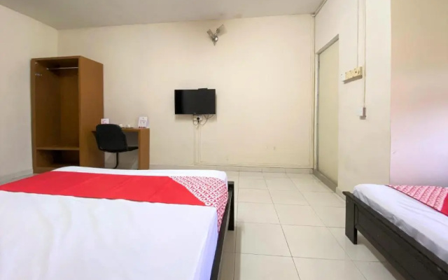 OYO 90159 Zahaar Hotel