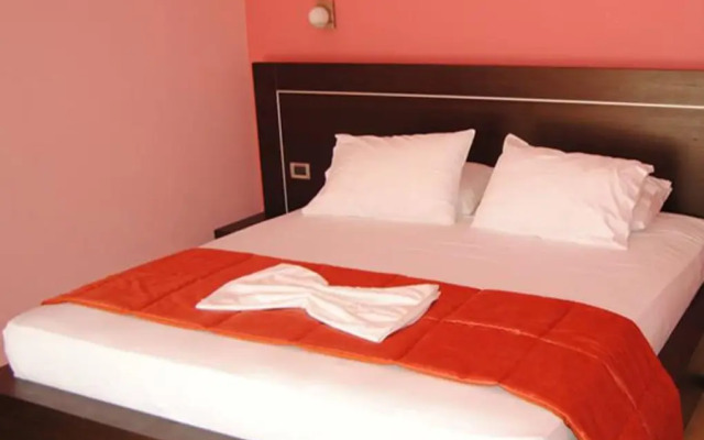Lion Gate Hotel