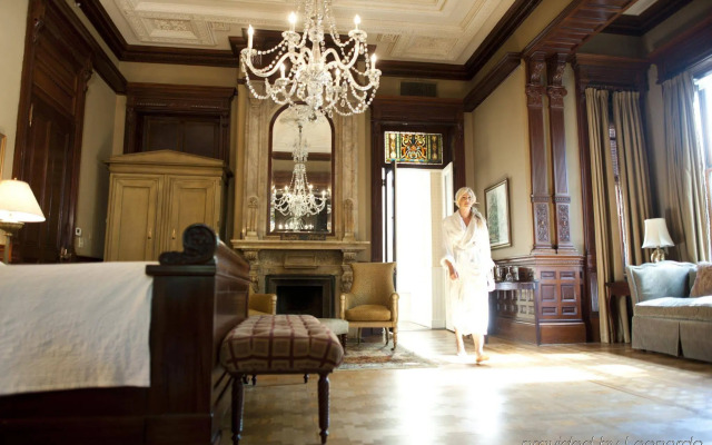 Wentworth Mansion