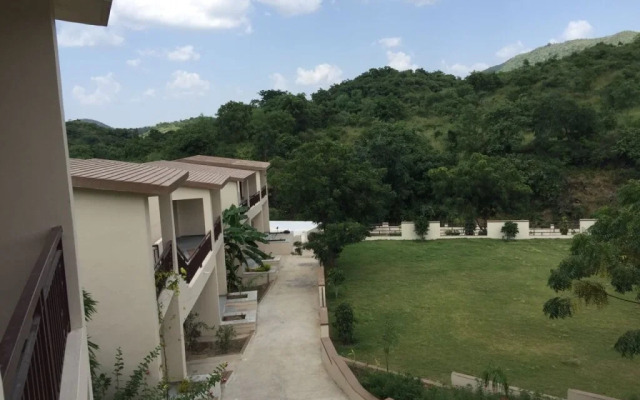 Le Madhulika Maharana Resort & Spa