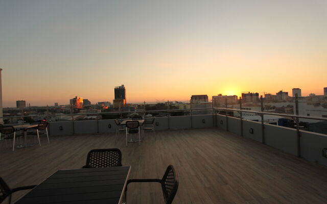 W Three Premier Hotel Lagaligo