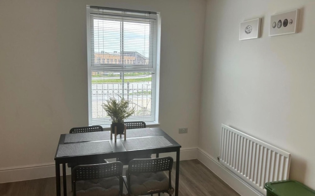 House - Sleeps 8 - Free Parking and Ps5