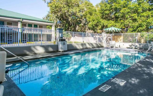 Quality Inn & Suites near Panama City Beach