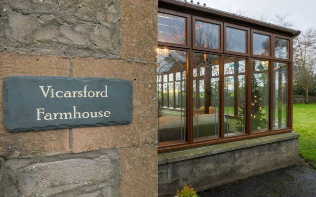 Vicarsford Farmhouse with Hot Tub near St Andrews