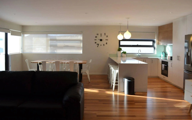 Kangaroo Bay Apartments
