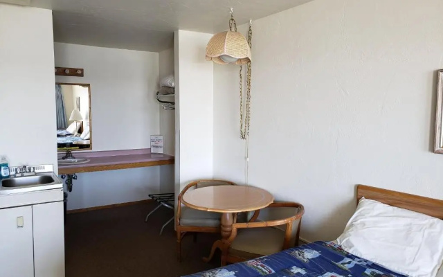 Algoma Beach Motel
