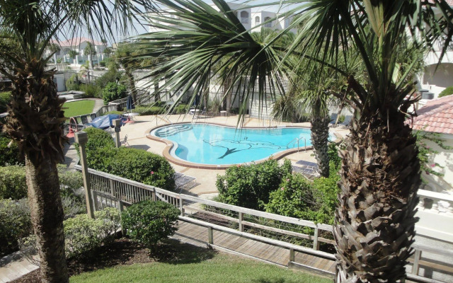 Hibiscus Oceanfront Resort