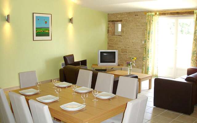 House With 4 Bedrooms in Saint-vincent-la-châtre, With Pool Access, Fu