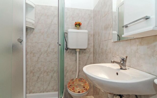 Stunning Home in Rovanjska With 5 Bedrooms, Wifi and Outdoor Swimming Pool
