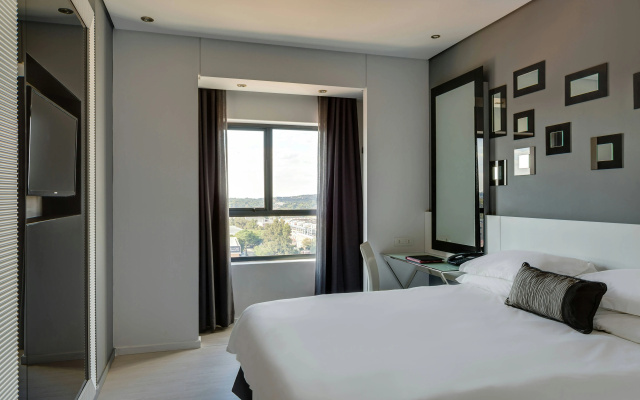 Protea Hotel Fire & Ice by Marriott Pretoria Menlyn - Image 3