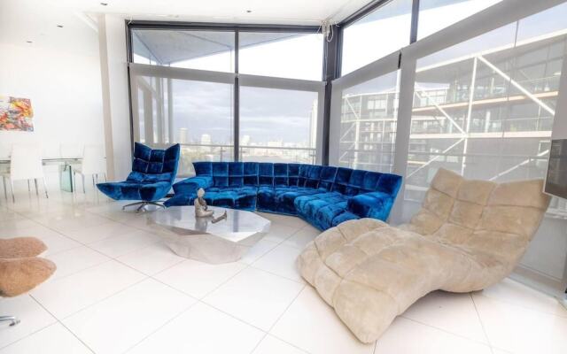 River Side View Luxury Penthouse Apartment
