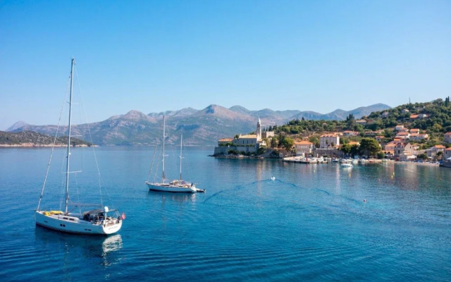 Villa Lola - Four Bedroom Villa With Sea View