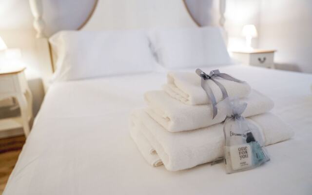 Art Apartment Black & White