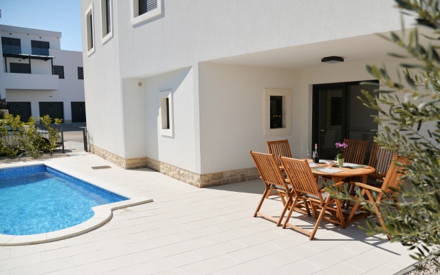 Apartment Nata - free parking A1 Murter, Island Murter