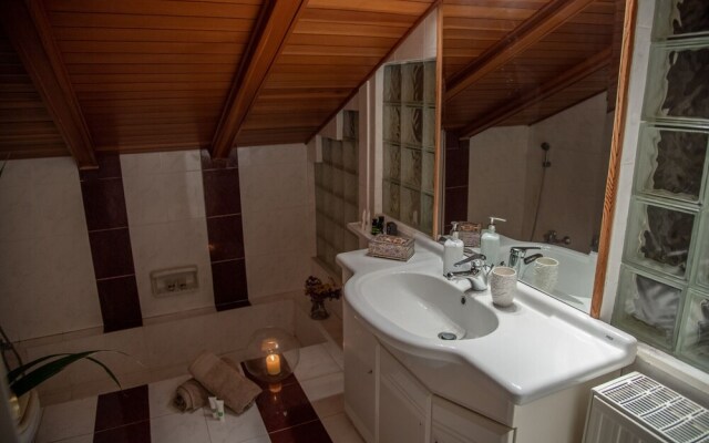 Vouliagmeni luxury Seaview apartment