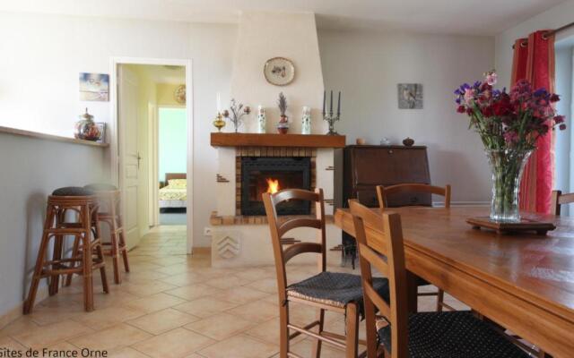 Gîte La Chapelle-Souëf, 4 pièces, 6 personnes - FR-1-497-91