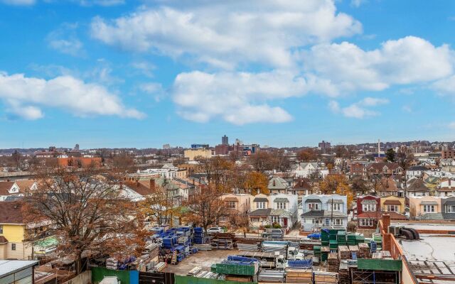 Van Wyck Hotel & Suites Near JFK Airport