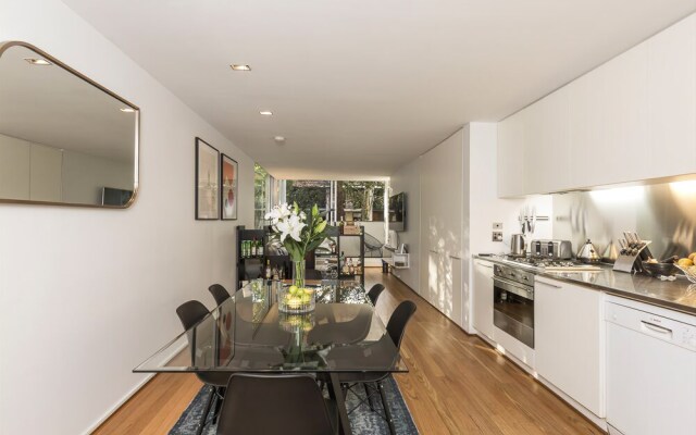 Two Storey Lux Apartment Near CBD