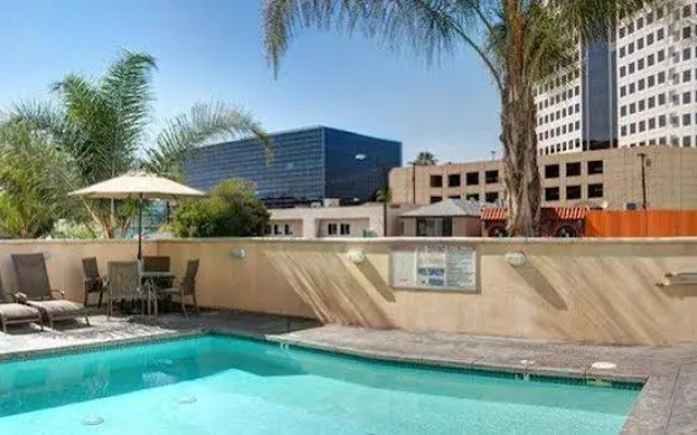 Best Western Plus Media Center Inn & Suites