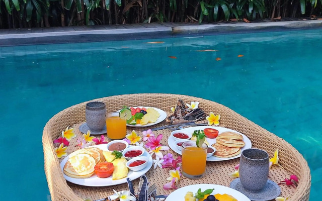 WAHYU Joglo Pool Seminyak Honeymoon Oasis